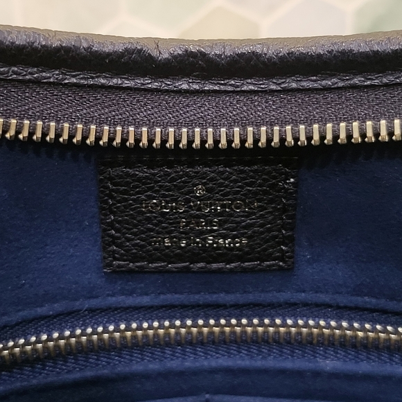 LOUIS VUITTON CARRYALL PM - Picture 10 of 17